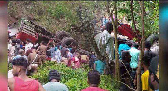 රම්බොඩදී බස් රථයක් ප්‍රපාතයකට පෙරළෙයි...